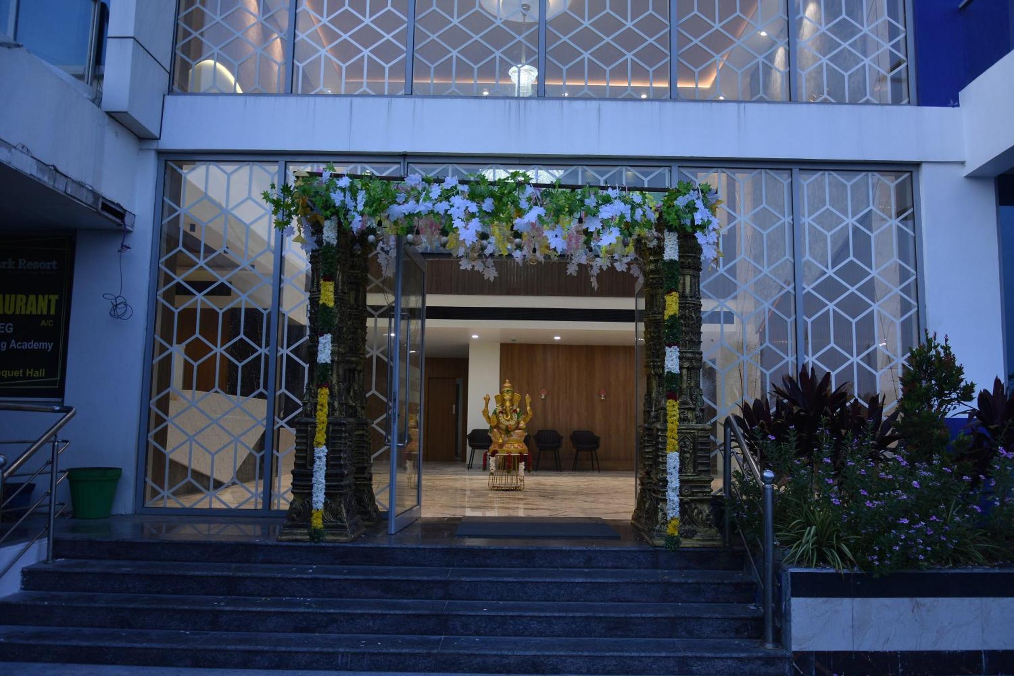 Silver Stone Park Resort, Kovilpatti ภายนอก รูปภาพ